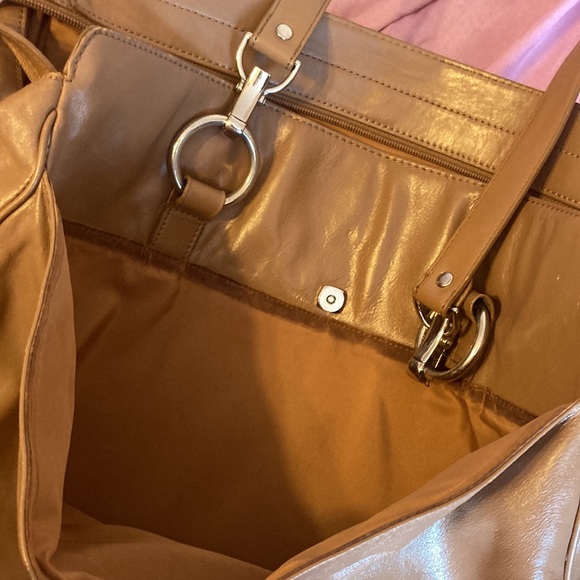Wilson Leather tan weekend/overnight bag - Picture 6 of 9